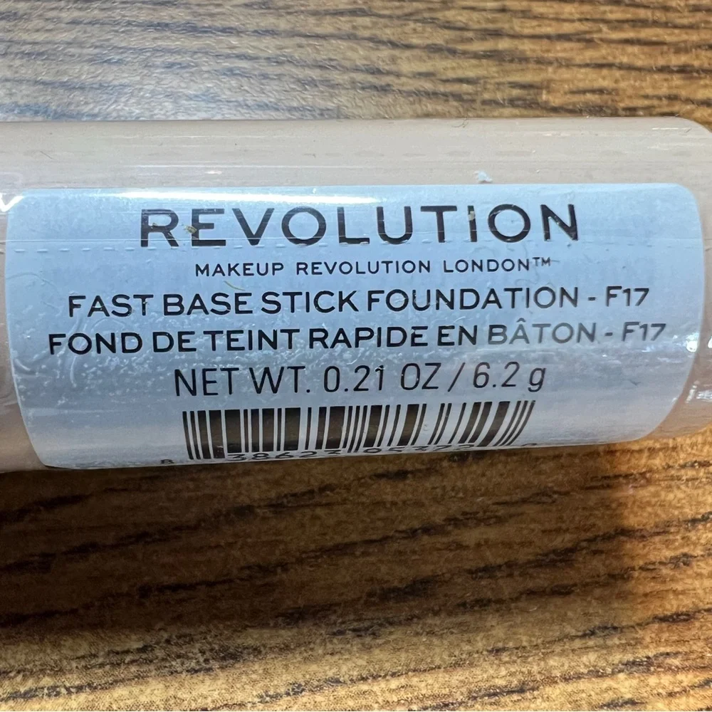 Makeup Revolution Fast Base Stick Foundation F17
